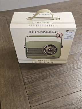 Throwback Retro Wireless Speaker - Sage Green
